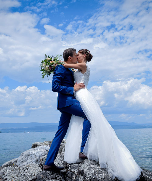 photo de couple mariage mariage au bord d'un lac