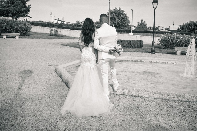 photo mariage Mariés de dos